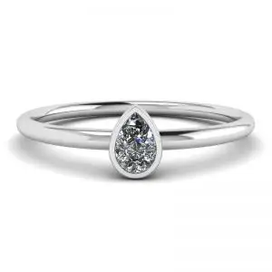 Anillo pequeño pera con diamantes La Promesse
