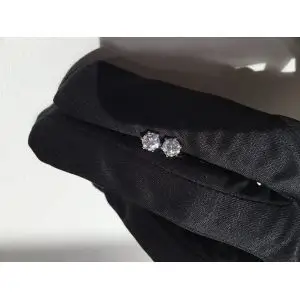 Aretes de diamantes clásicos en oro blanco de 18 quilates - Photo 5