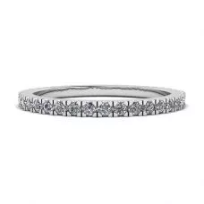Anillo de eternidad clásico de diamantes pequeños